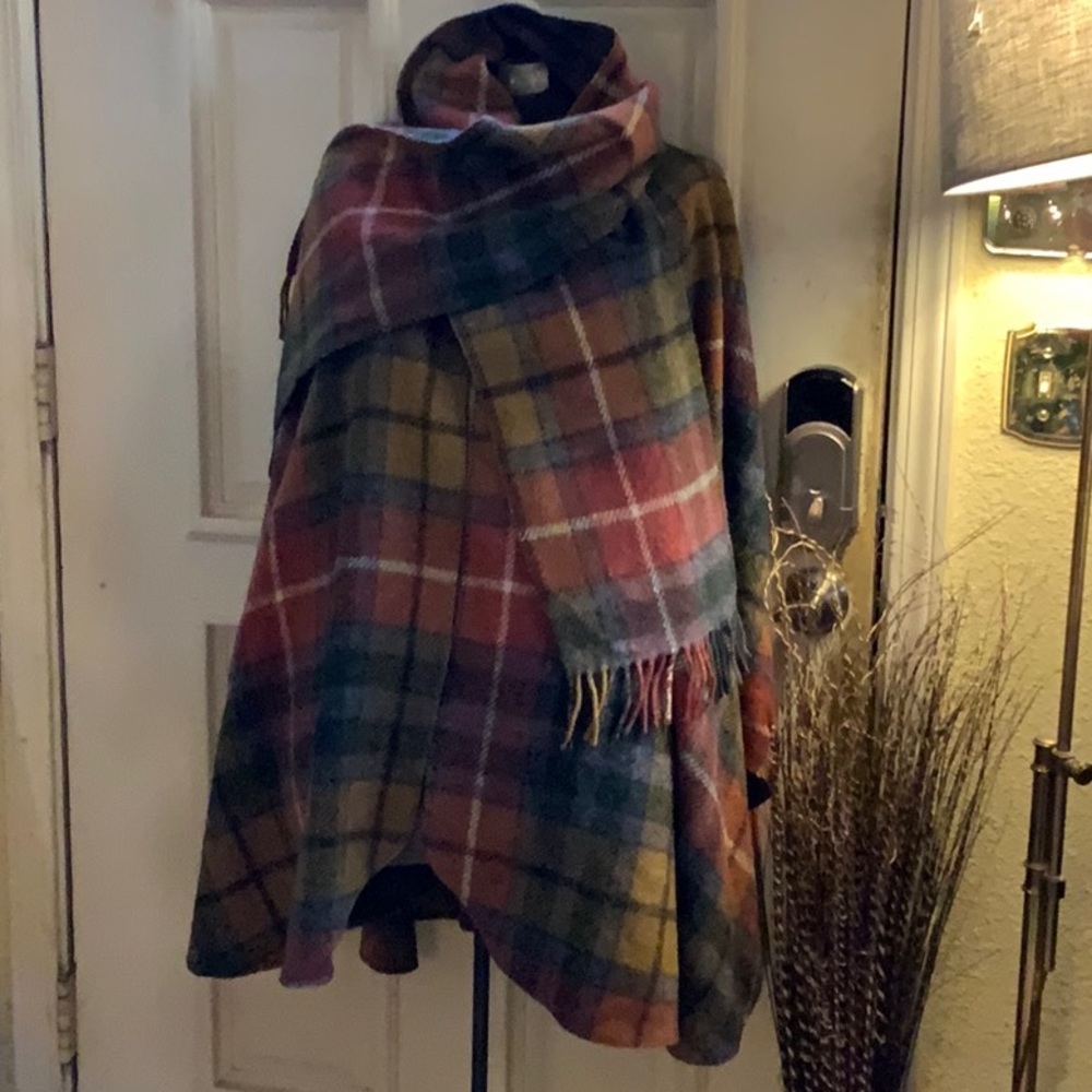 Vintage Creagaran wool cape from Scotland.